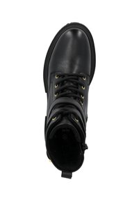 Botte de combat en cuir noir avec bout rond, six paires d'œillets, lacets noirs et fermeture éclair latérale, vue de dessus.
