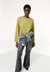 ARMEDANGELS MARYNA FINE STRIPE - Langarmshirt - new moss-dark moss