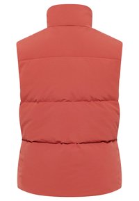 Rode puffer vest met een hoge kraag, gewatteerde textuur en zijnaad. De achterkant heeft een gladde afwerking met een lichte glans.