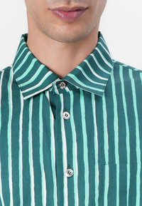 Marimekko JOKAPOIKA UNISEX - Camicia - dark green/turquoise/white