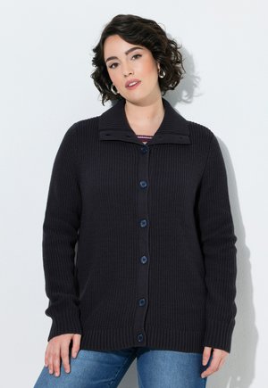 Ulla Popken RIBBED KNIT LONG SLEEVE TURTLENECK CARDIGAN - Cardigan - marine