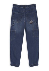 Pantaloni in denim blu scuro con un elastico in vita, orli affusolati, due tasche posteriori e diverse tasche utility sui lati.