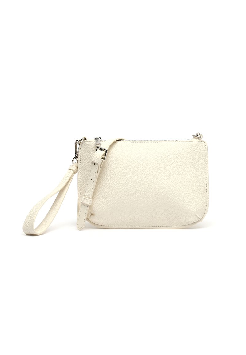 Borsa a tracolla in pelle bianca con una finitura testurizzata, tracolla regolabile e hardware in tonalità argento. Forma rettangolare con angoli arrotondati.