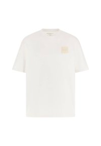 Hvid bomulds t-shirt med korte ærmer, rund halsudskæring og et firkantet beige logo mærke på venstre bryst. Glat tekstur, afslappet pasform.
