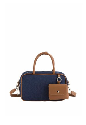 Blaue rechteckige Stoffhandtasche mit braunen Ledergriffen, Besatz, abnehmbarem Trageriemen und einer kleinen braunen Lederclutch.