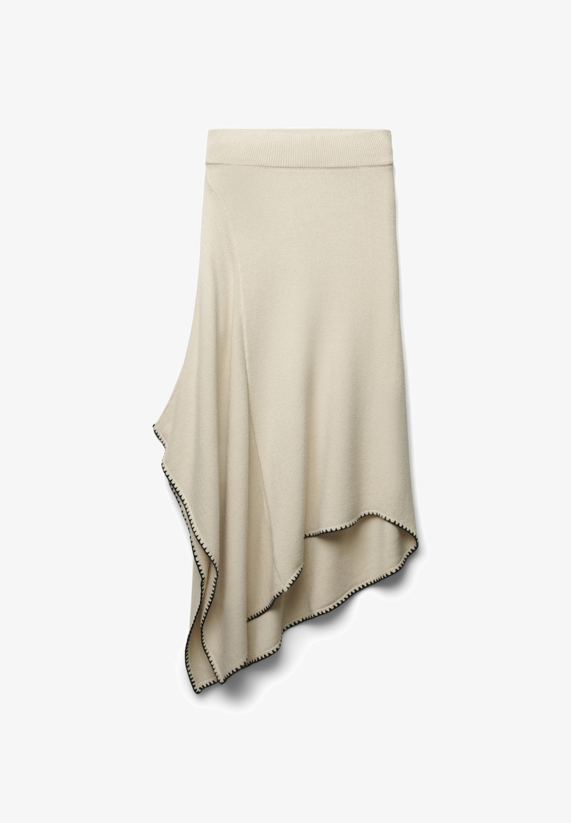 Cremfarbene asymmetrische Wickelröcke aus weichem Stoff mit einem sanften, drapierten Design und kontrastierenden dunklen Nähten entlang der Kanten.