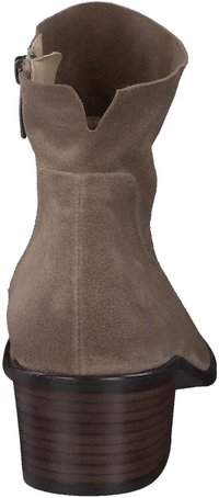 Zamszowe botki na kostkę w kolorze taupe o lekko stożkowym kształcie, niskim, złożonym obcasie i wycięciu z tyłu. Gładkie wnętrze.