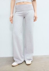 Selezionato, light grey