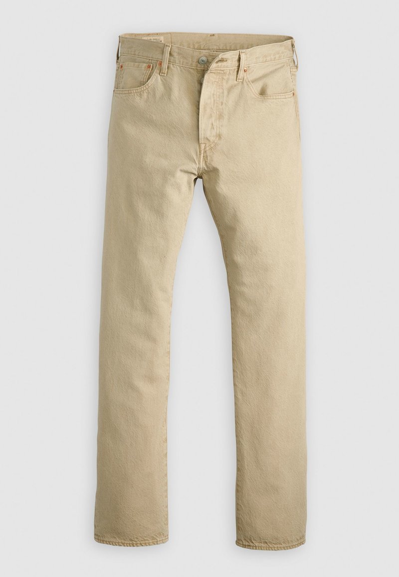 Beige klassische gerade geschnittene Jeans mit vorderem Knopf- und Reißverschluss, Vorder- und Gesäßtaschen, vor einem weißen Hintergrund präsentiert.