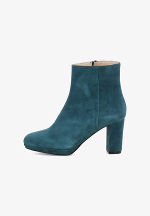 Türkise Wildleder-Stiefeletten mit runder Zehenpartie und hohem Blockabsatz. Seitenreißverschluss und glatte Textur. Keine sichtbaren Muster oder Akzente.