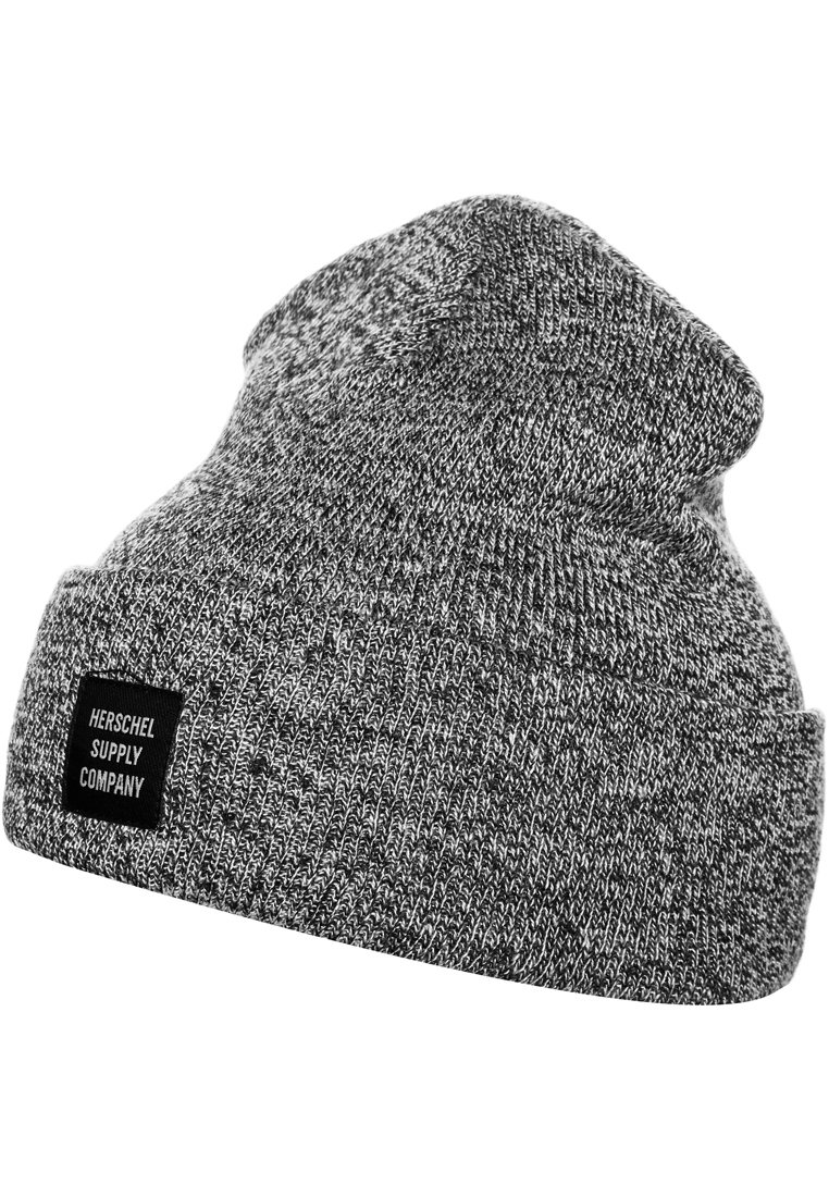 Grijze gebreide beanie met een textuurpatroon. Heeft een omgeslagen rand en een klein zwart label met "Herschel Supply Company."