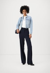Patrizia Pepe OUTERWEAR - Chaqueta vaquera - light blue wash