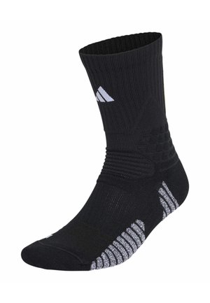 Schwarze, athletische Socke bis zur Mitte der Wade mit weißen, gestreiften Griffmustern an der Sohle und Logo nahe dem Knöchel, mit geripptem Muster für zusätzliche Unterstützung.