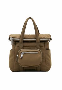 Bolsa de tela de nylon verde oliva con dos asas superiores, cierre de cremallera, un bolsillo frontal con cremallera y detalles de costura sutiles.