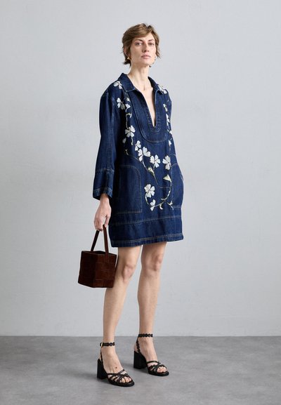 MUNTHE FIVA - Robe en jean - indigo