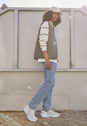 SPACE HIPPIE  - Sneakers laag - summit white/multi color/photon dust/concord/chambray blue