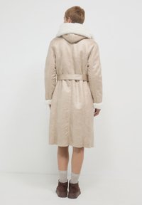 Calliope LUNGO - Cappotto invernale - sabbia