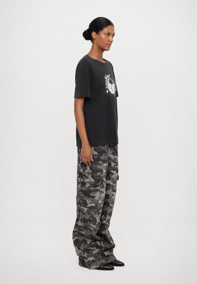 rag & bone DISCO BOYFRIEND TEE - Apdrukāts T-krekls - blackmult