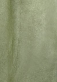 Tissu vert clair texturé avec un tissage semblable au lin, présentant des variations subtiles de couleur et de densité de surface. Aucun motif ni détail supplémentaire.
