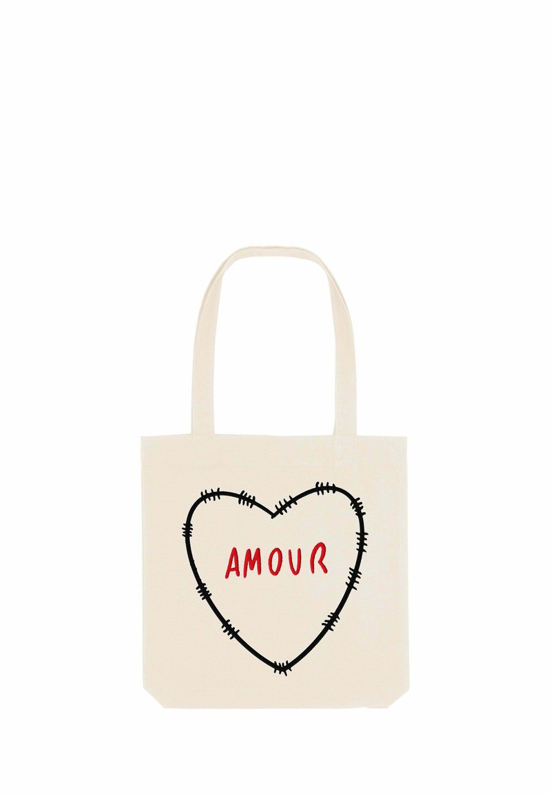 Borsa tote in tela beige con il contorno di un cuore ricamato in nero e il testo rosso "AMOUR". Due manici resistenti per un facile trasporto.