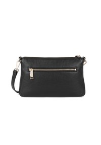 Borsa a tracolla nera in pelle con texture granulosa, dotata di una tasca frontale con zip, hardware dorato e una tracolla staccabile.