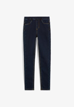 Jeans skinny azul oscuro con cintura elástica, costuras amarillas, dos bolsillos frontales y una textura de denim suave.