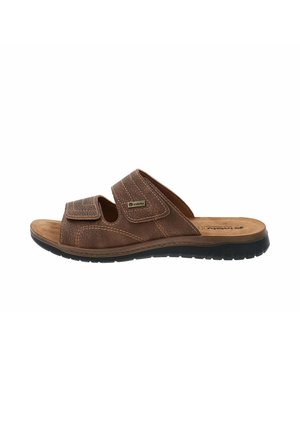 Sandalo marrone con due cinturini in Velcro, tomaia in pelle testurizzata, soletta morbida e suola in gomma nera. Presenta dettagli di cucitura visibili.