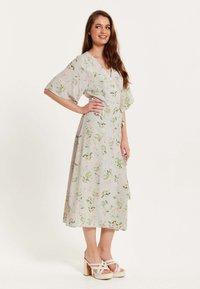 Liquorish WITH KIMONO SLEEVES - Day dress - multi coloured