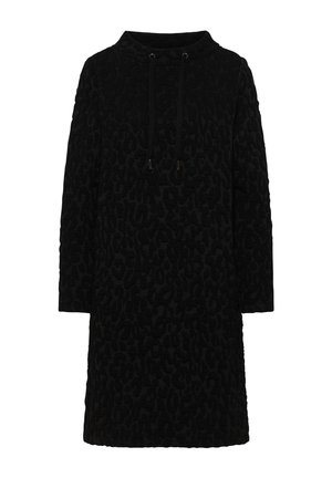 Sort kjole med høj krave, ærmer i medium længde og snoretræk. Har et struktureret leopardmønster over det hele.