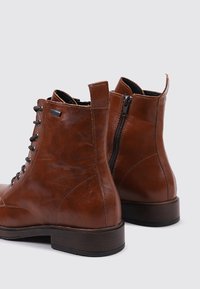 Sandra Fontán LOTA - Bottines à lacets - camel