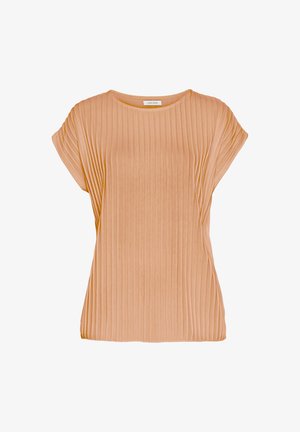 Helles pfirsichfarbenes Oberteil mit sanften Falten, Rundhalsausschnitt und kurzen Ärmeln. Der Stoff hat eine glatte Textur und einen lässigen Schnitt.