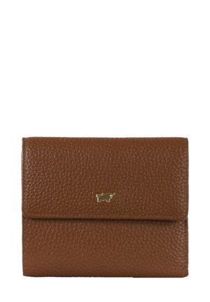 Portafoglio in pelle marrone con texture e logo dorato stampato sul fronte. Caratterizzato da una chiusura a patta e una forma rettangolare compatta.