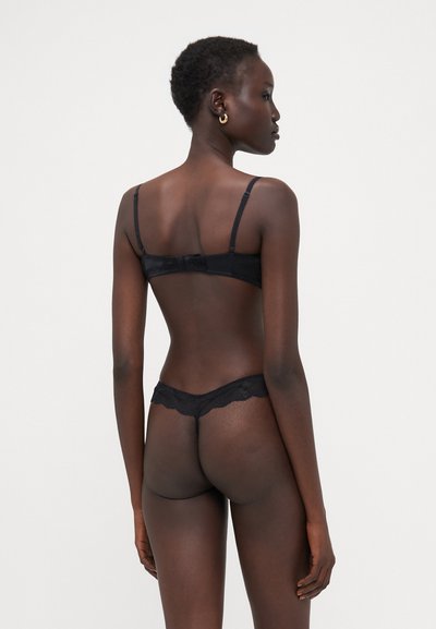 KIKI DE MONTPARNASSE LECHE MOI THONG - Τάνγκα - black