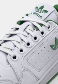 adidas Originals NEW YORK CITY 90 Trainers Zalando UK