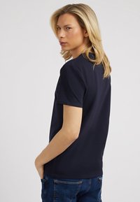 Guess CN SS CORE STR - T-shirt basic - smart blue