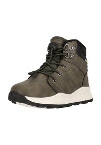 Scarponcino da trekking in pelle verde oliva scuro con occhielli in metallo argentato, colletto imbottito nero e suola in gomma bianca testurizzata.
