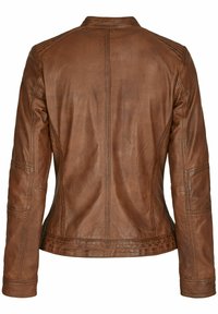 Braune Lederjacke mit einem schlanken Design, gerippten Details an den Schultern und glatter Textur. Keine sichtbaren Beschläge oder Muster.