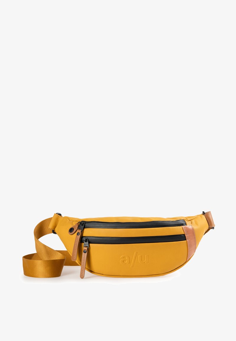 Gelbe Bauchtasche aus strapazierfähigem Material, mit zwei schwarzen Reißverschlussfächern, Akzenten aus hellbraunem Leder und einem verstellbaren Tragegurt.
