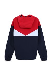 Giacca a vento con cappuccio a blocchi di colore rosso, bianco e blu navy, con polsini elasticizzati e design a chevron sul retro. Materiale leggero e morbido.
