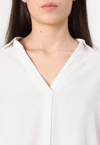 VERO MODA VMERIKA Camicia Top Maniche 3/4 Donna - Modello Plain, Colore Nero, Vestibilità Comfort - 3