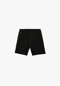 Sorte atletiske shorts med en elastisk talje, udstyret med mesh-paneler på siden og glat stof, designet til komfort og bevægelse.