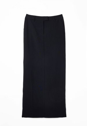 Gonna lunga nera a taglio dritto realizzata in tessuto liscio, con vita, due tasche laterali e un orlo pulito senza motivi visibili.