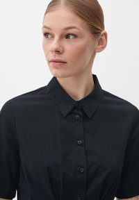 s.Oliver MIT KELLERFALTEN - Sukienka koszulowa