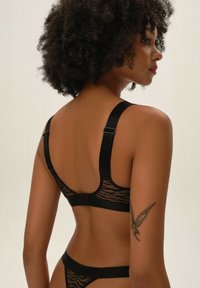 ESOTIQ BLOOVII YOUNG OHANA czarny