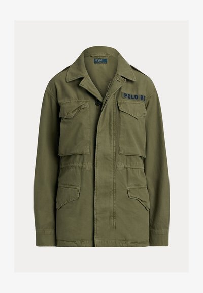 Olívazöld katonai stílusú dzseki gombos és cipzáras záródással, négy elülső zsebfedéllel, valamint "POLO RL" hímzéssel a mellzsebén.