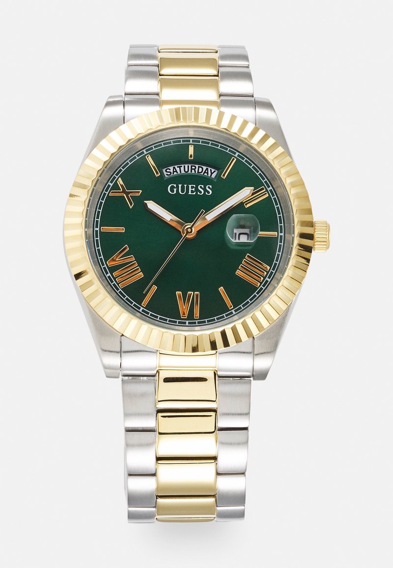 Montre-bracelet pour homme avec cadran vert, chiffres romains dorés, affichage du jour et de la date, lunette dorée et bracelet en métal argenté et doré.