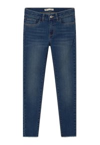 Jeans de denim ajustados en azul oscuro con un ligero desgaste, que cuentan con cinco bolsillos, un cierre de botón metálico y detalles de dobladillo deshilachado.