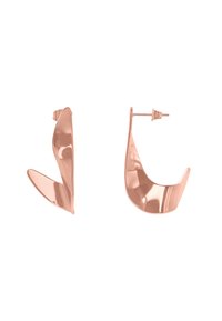 Orecchini in oro rosa con un design geometrico curvo. Presentano una finitura lucida e una chiusura con perno. Modellati per un aspetto moderno.