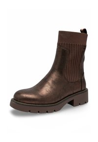 Bottine en bronze avec panneaux latéraux élastiques, col en tricot côtelé et semelle en caoutchouc épaisse présentant une finition texturée et des coutures détaillées.