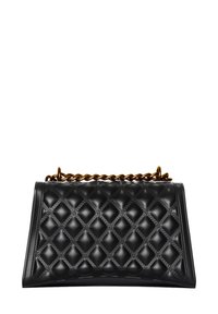 Borsa a tracolla in pelle nera trapuntata con una forma strutturata, dotata di una catena dorata e di un motivo a diamante, messo in risalto da cuciture a contrasto.